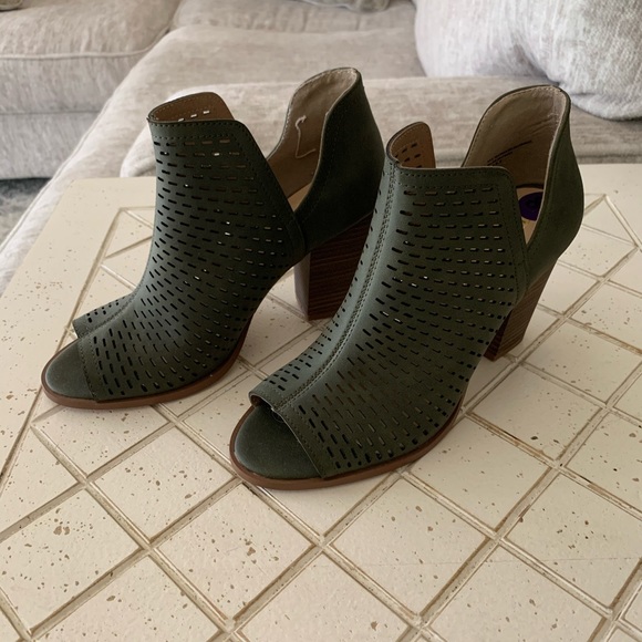 Booties - Picture 4 of 4